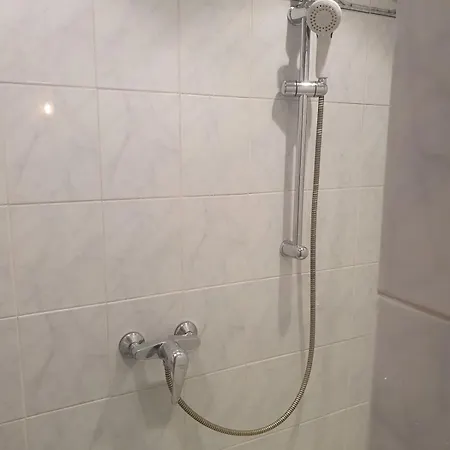 For Rent Staying With A Resident * Niza